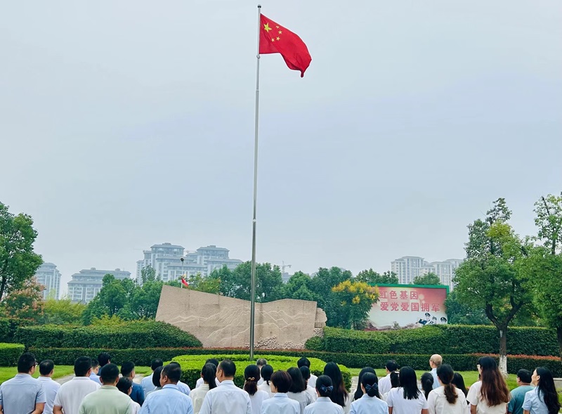 升旗1.jpg 升旗1.jpg